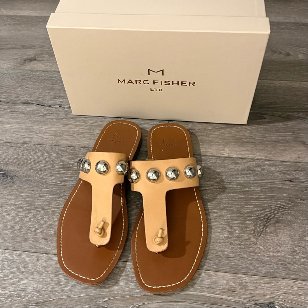 Marc Fisher LTD Light Tan Natural Leather Silver Stud Festas Sandals Size 9